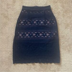 H&M lace midi pencil skirt. Small